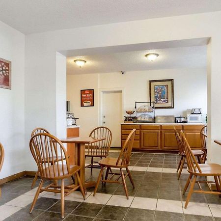 Econo Lodge Topeka Dış mekan fotoğraf