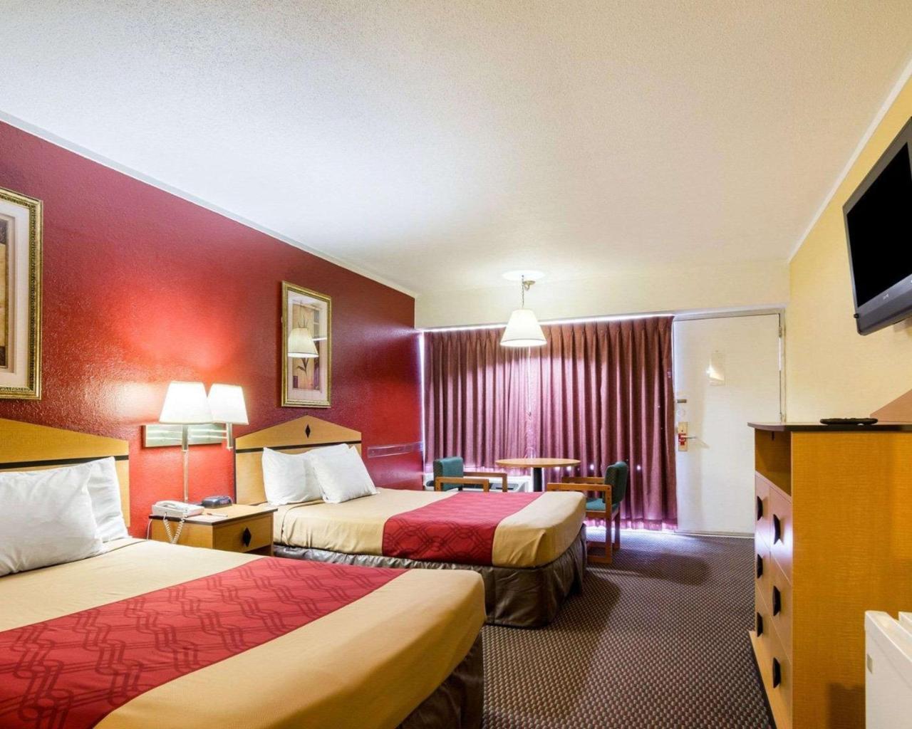 Econo Lodge Topeka Dış mekan fotoğraf