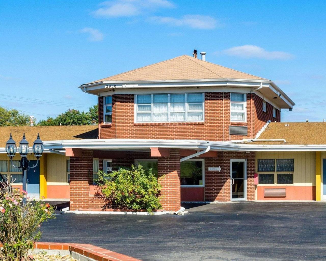 Econo Lodge Topeka Dış mekan fotoğraf
