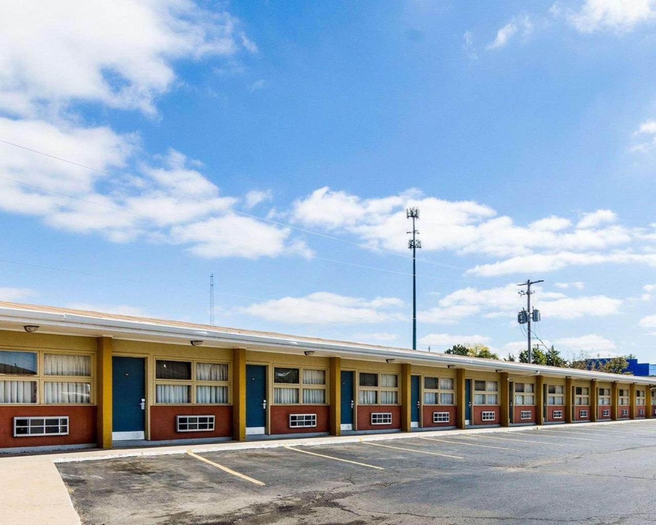 Econo Lodge Topeka Dış mekan fotoğraf