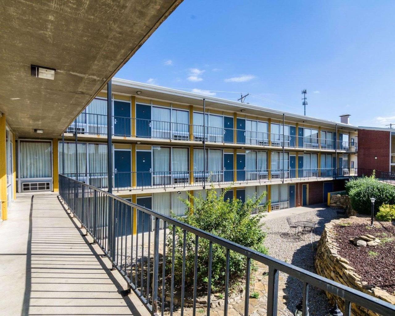 Econo Lodge Topeka Dış mekan fotoğraf
