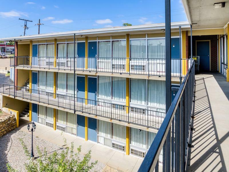 Econo Lodge Topeka Dış mekan fotoğraf